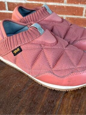 Women’s Teva Re Ember Moc slipper. Dust rose